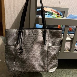 Michael Kors Jet Set purse